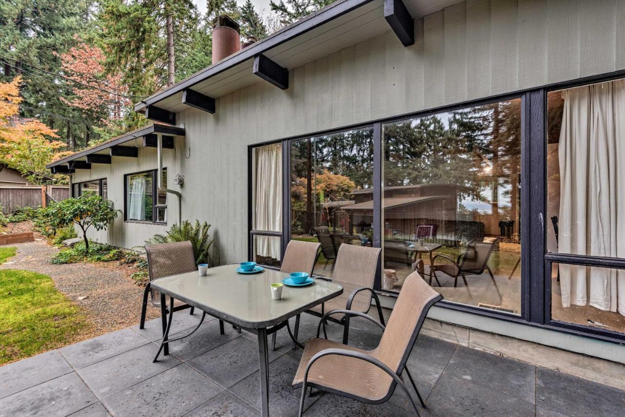 Updated 1970S Island Bungalow, 8 Miles To Seattle! Villa Mercer Island Buitenkant foto